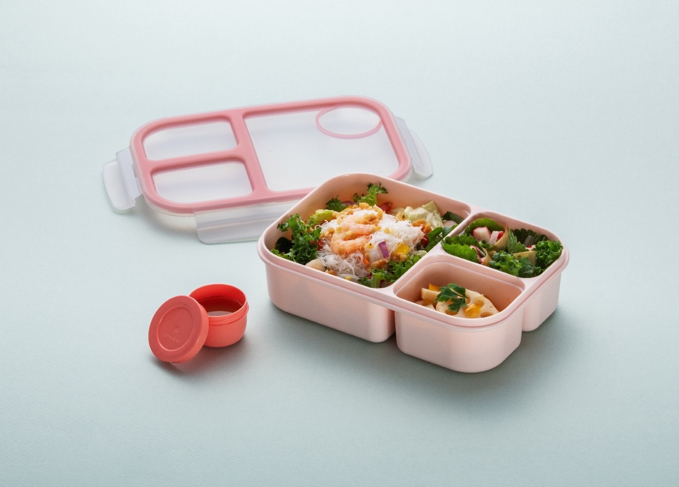 700-781-1 קופסת אוכל מחולקת ל-3 תאים בצבע ירוק מנטה 1.5 ליטר עם מיכל רטבים נשלף הנצמד למכסה  של LOCK&LOCK. דגם HPL782M – תמונה 2